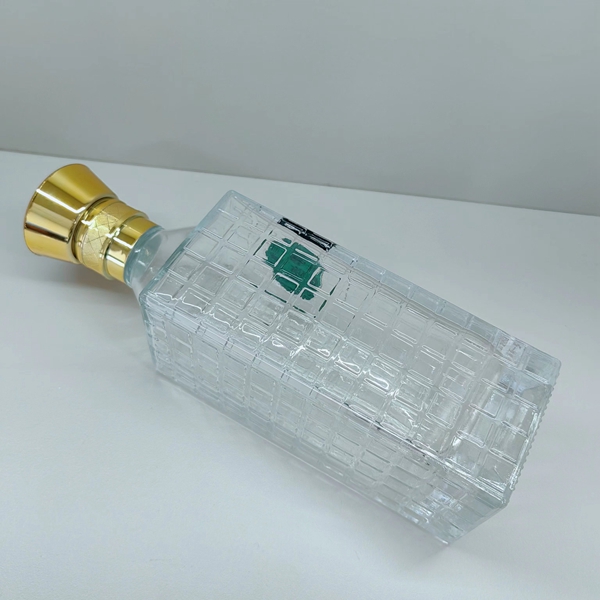 晶白玻璃酒瓶廠家